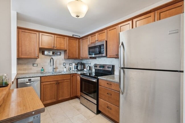 Building Photo - Beautiful 1b1b Apartment in Gold Coast