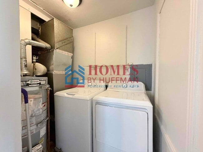 Building Photo - Two Bedroom House | Northside