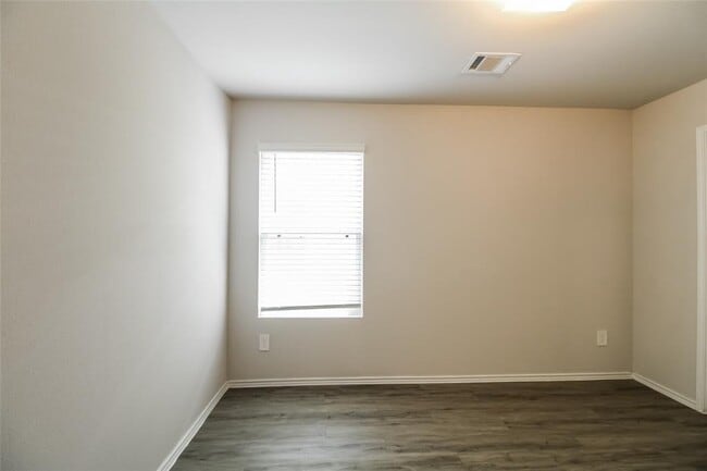 Building Photo - 2501 Grayling Dr