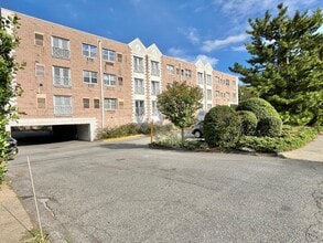 Building Photo - 501 N Barry Ave
