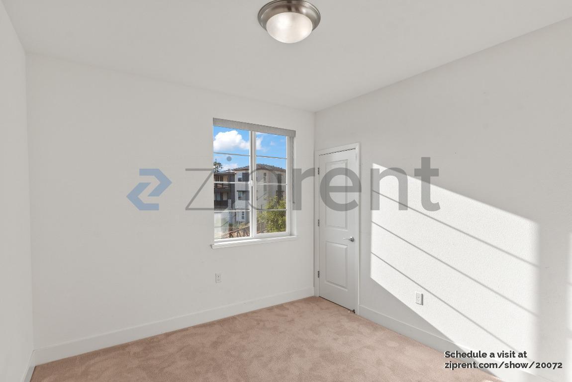 Building Photo - Unit