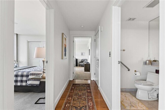Building Photo - 700 Park Regency Pl NE