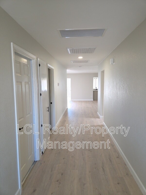 Building Photo - 29880 Longhorn Dr