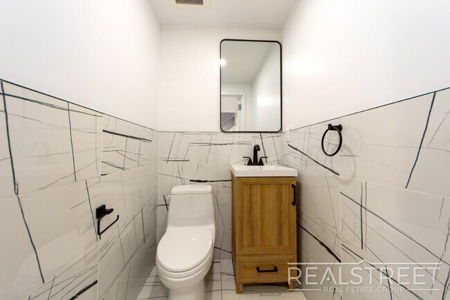 Building Photo - Modern New Construction Studio Apartment w...