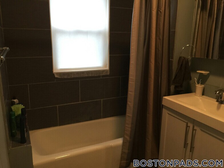 Building Photo - 23A Kelly Rd