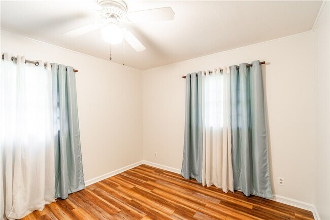 Building Photo - 3 Bedroom Home in Convenient Location