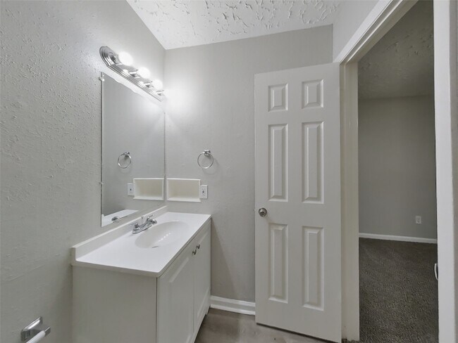 Building Photo - 10919 Almond Grove