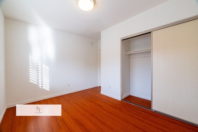 Building Photo - Bright Townhome in Sunset Community with Garage | Chino Valley USD