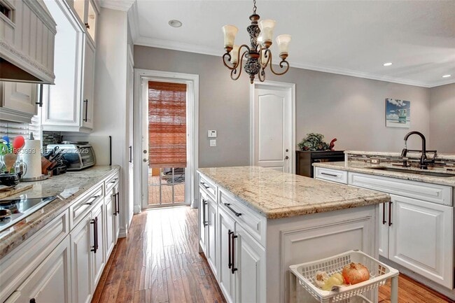 Building Photo - 501 SW 146th Terrace