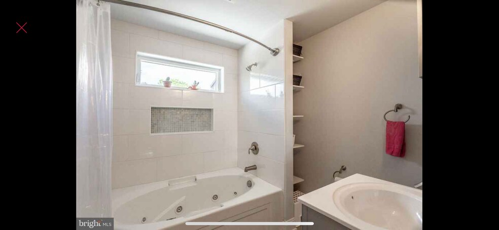 Building Photo - 869 N 5th St