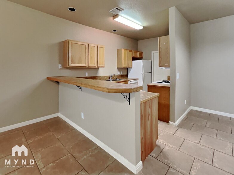 Building Photo - 3050 Pine Valley Dr
