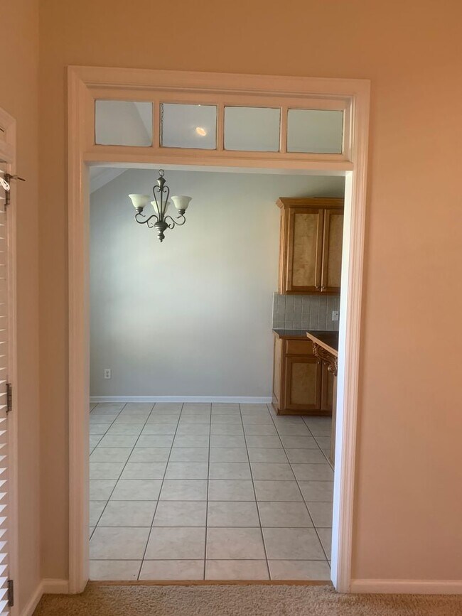 Building Photo - 4bd/2ba located in the Highlands Subdivision right off of Bemiss.