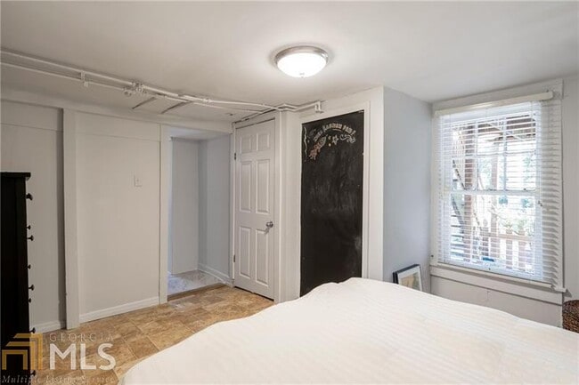 Building Photo - 861 Charles Allen Dr NE
