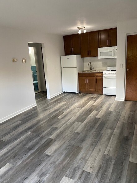 Primary Photo - 154 Lexington St