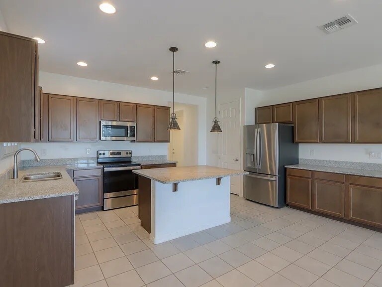 Building Photo - 832 S Strahan Pl