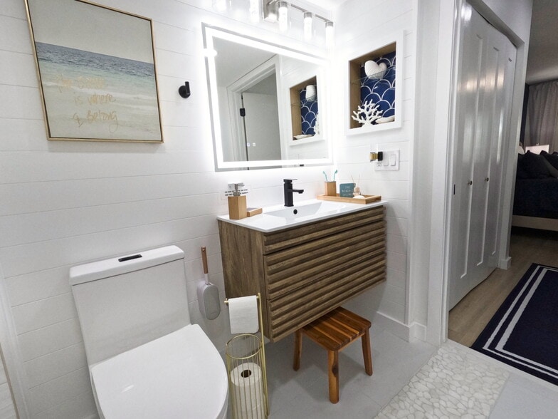 Building Photo - 1160 Wildwood Lakes Blvd