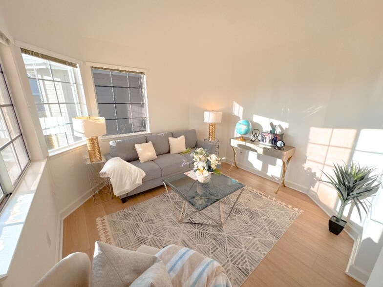 Building Photo - 115 Thatcher Ln