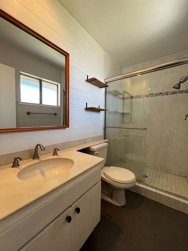 Building Photo - Spacious 3-Bedroom Home for Lease in Prime...
