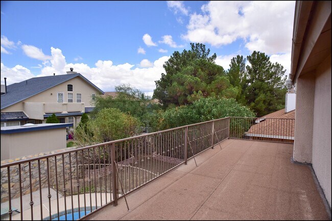 Building Photo - 2041 Shadow Ridge Dr