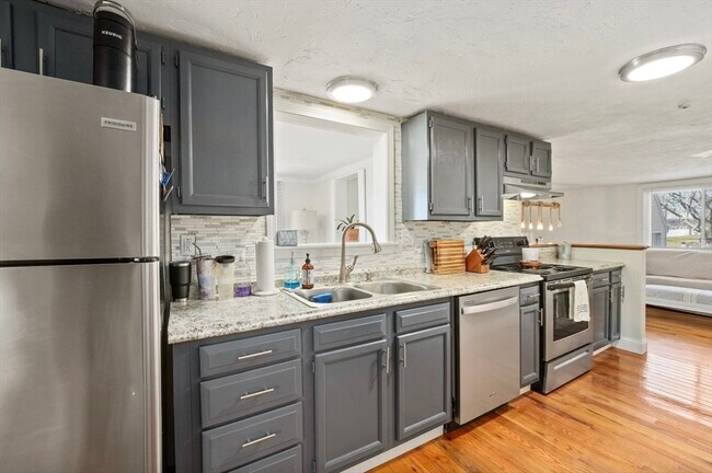 Building Photo - 53 St Germain St