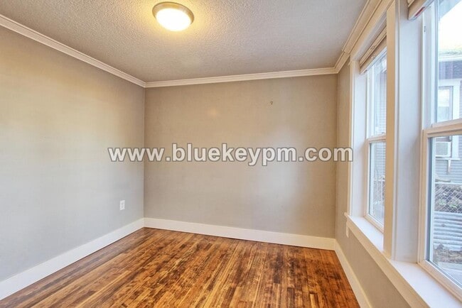 Building Photo - 2 Bed, 1 Bath Bungalow in Vancouver at 4th Plain Blvd and Franklin Ave