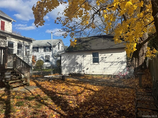 Building Photo - 10 Murray Ave