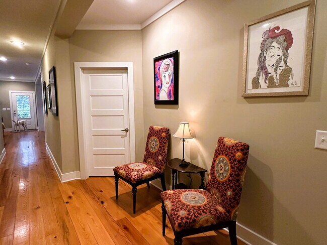 Building Photo - "Charming 4-Bedroom Retreat near beach acc...