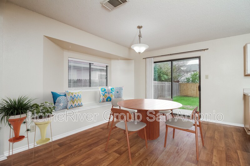 Building Photo - 8019 Chestnut Cedar Dr