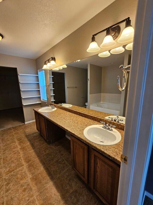 Building Photo - 3 Bedroom Home located in Fountain on Camp...
