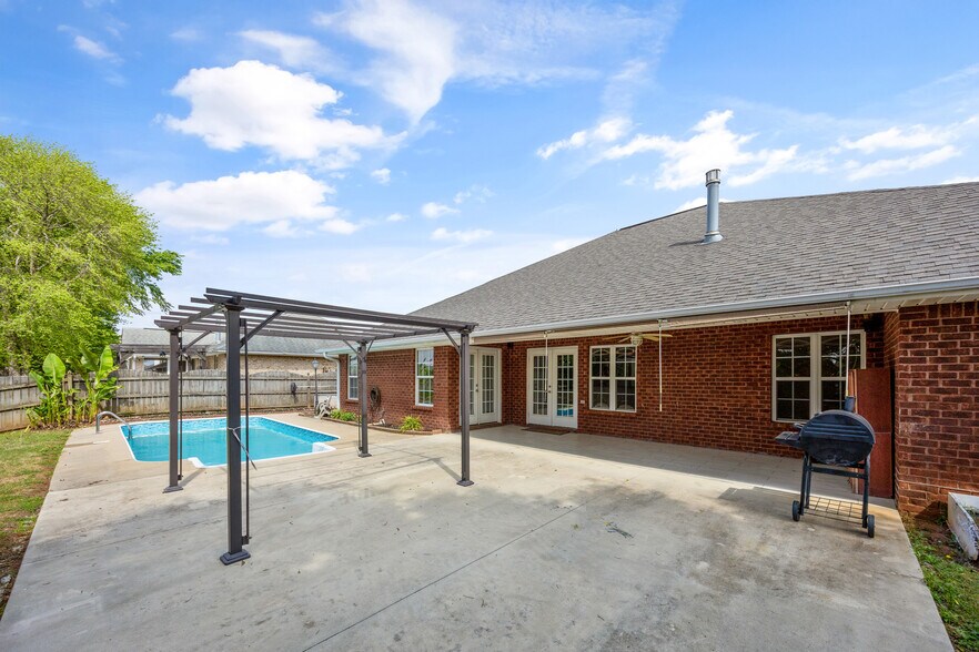 Building Photo - 125 Coldsprings Dr