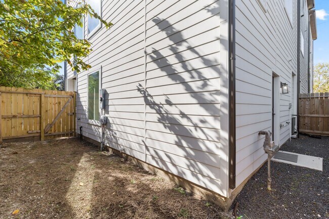 Building Photo - 1807 Lee St