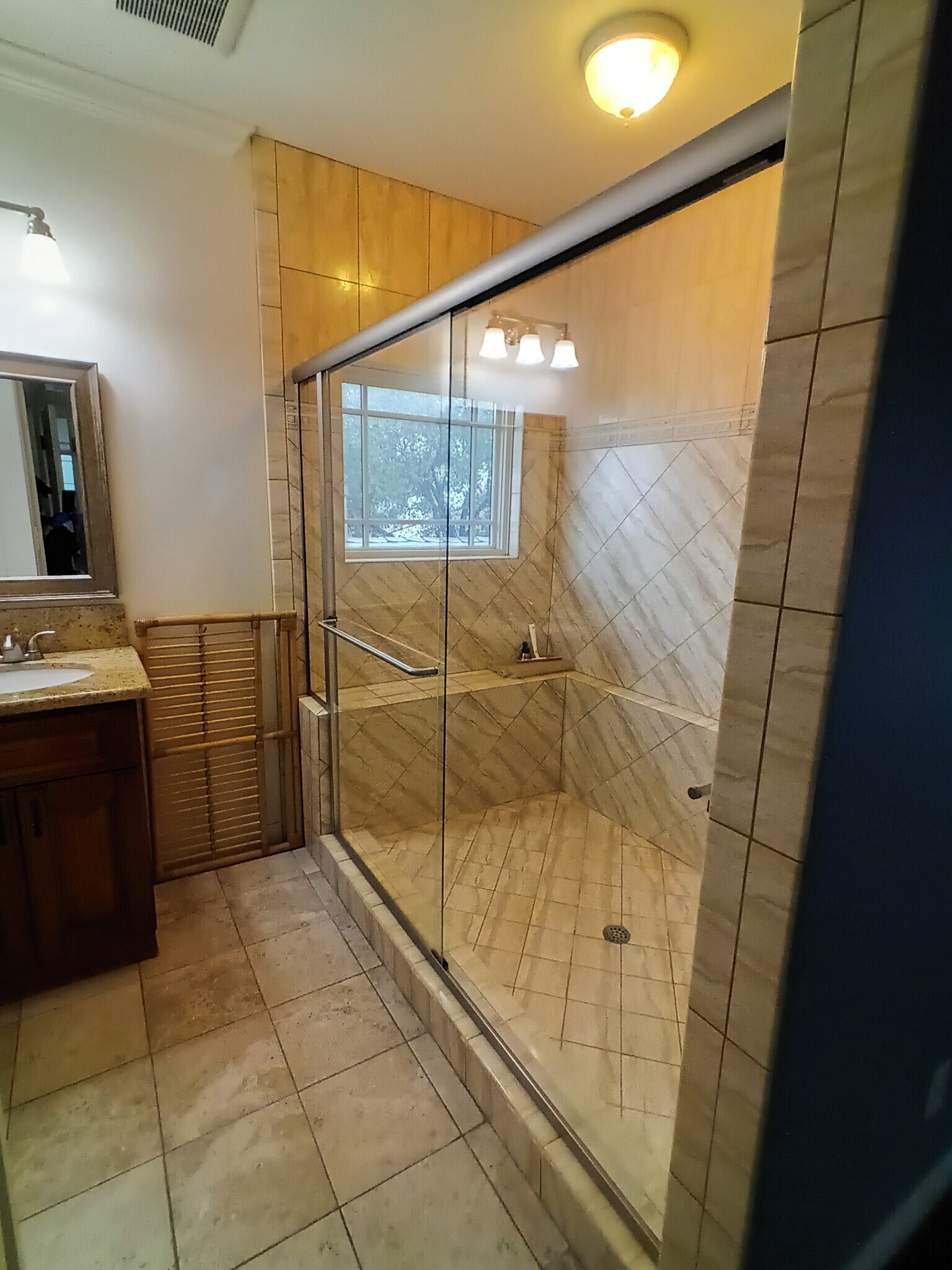 Building Photo - 1572 Silverwood Dr