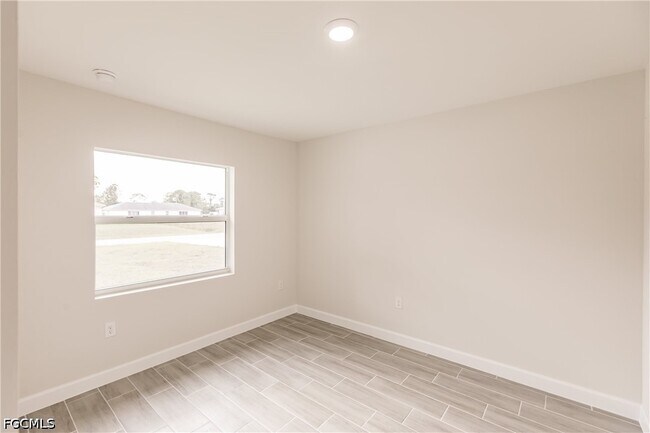 Building Photo - 4724 22nd St SW