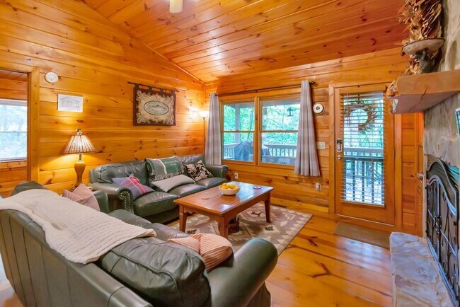 Building Photo - 9 Briar Creek Rd