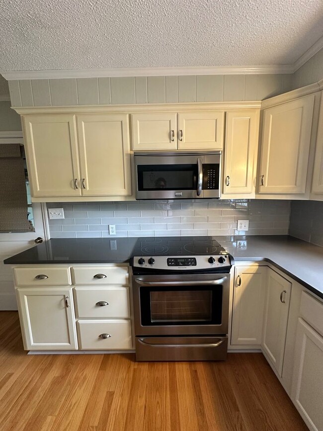 Building Photo - MOVE-IN READY! NO HUD NO SECTION 8