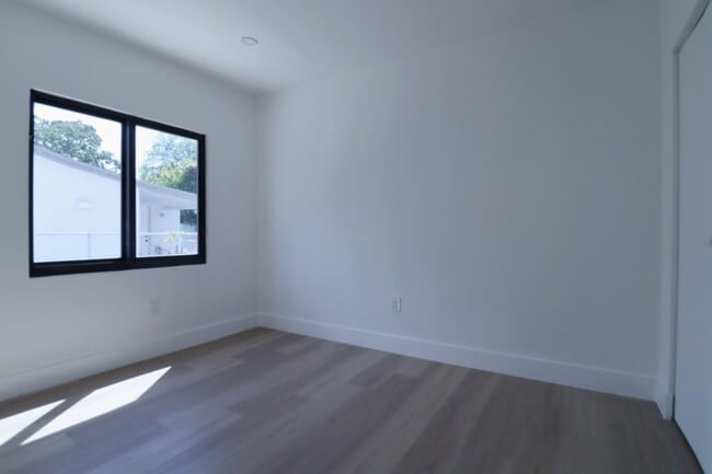 Building Photo - 3040 NW 13th Ave