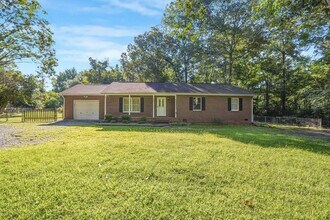 Building Photo - 8170 Linda Ln