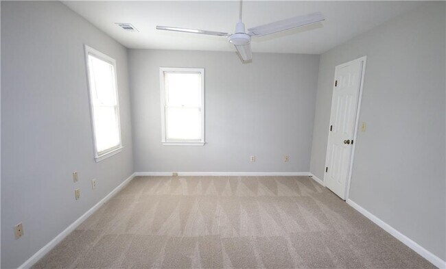 Building Photo - 1359 Oakengate Dr