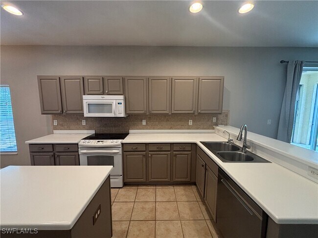 Building Photo - 9379 Gladiolus Preserve Cir