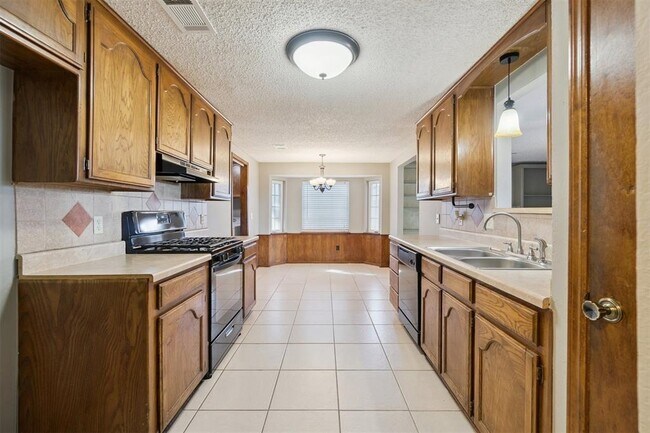 Building Photo - 1205 Swan Lake Rd