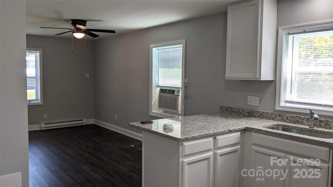 Building Photo - 250 W McNeely Ave