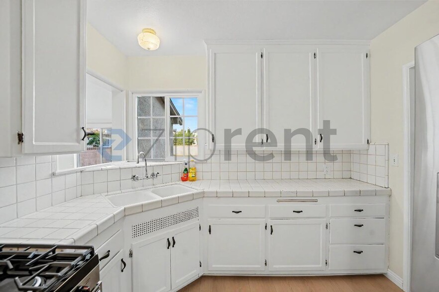 Building Photo - Unit