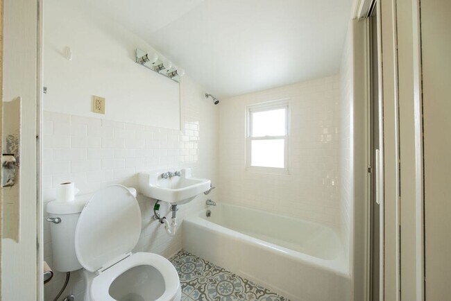 Building Photo - Jager Saratoga