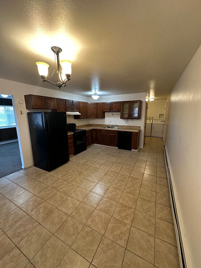 Building Photo - EM1304