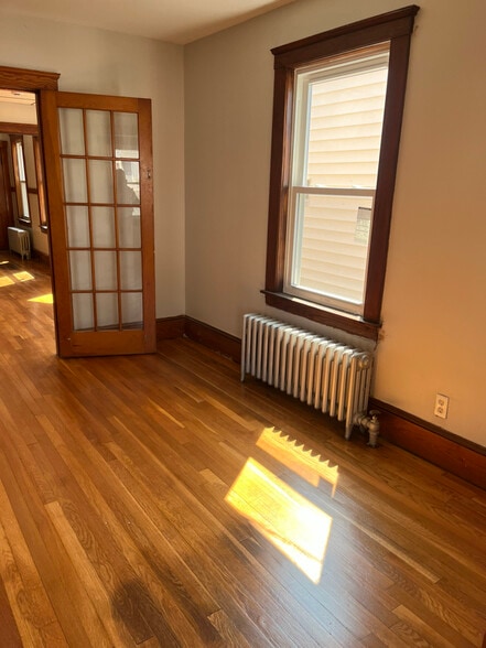 Building Photo - 117 Perry Ave