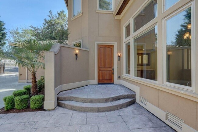 Building Photo - Stunning Mediterranean Oasis Minutes from Downtown Bellevue w/Lake Views!