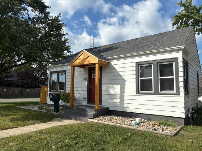 Building Photo - 502 E Homer St