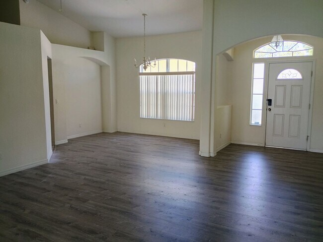 Building Photo - 3 bedroom 2 bathroom beautiful home