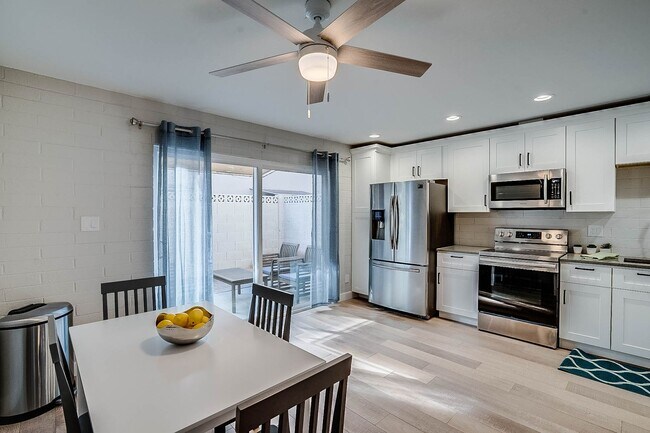 Building Photo - Prime Location - 2-bedroom, 1.5-bath townhome in Central Scottsdale!