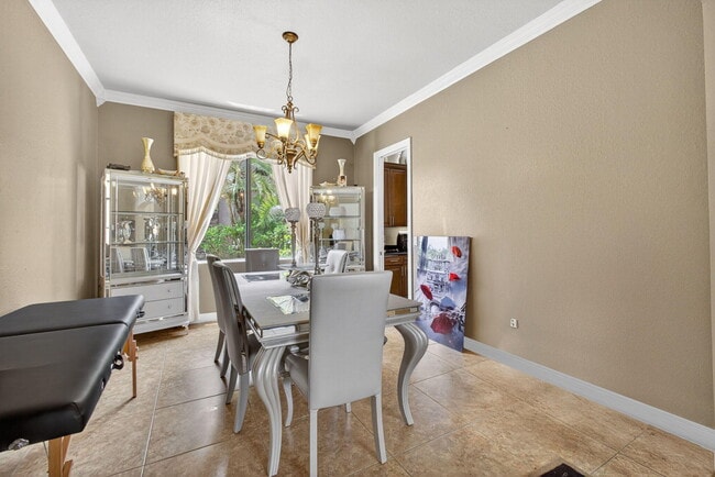 Building Photo - 3501 Collonade Dr